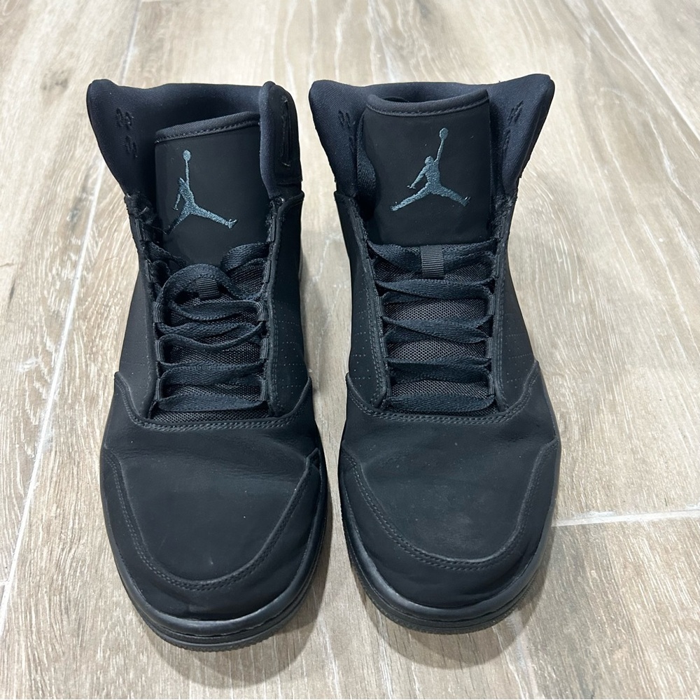 Jordan Sneakers high top size 9.5 light use